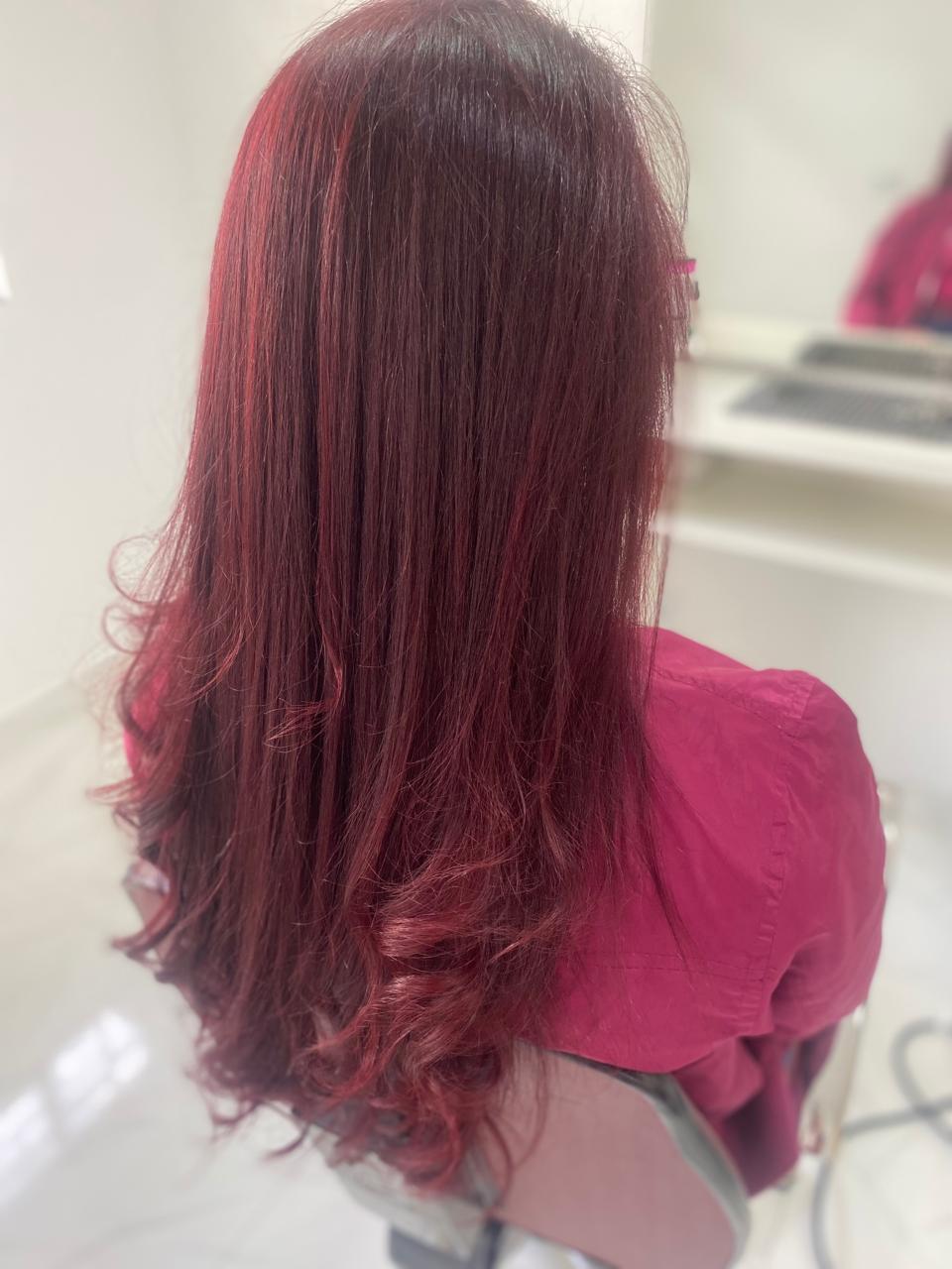 Coloração vermelha vibrante feita na Josy Cabeleireira